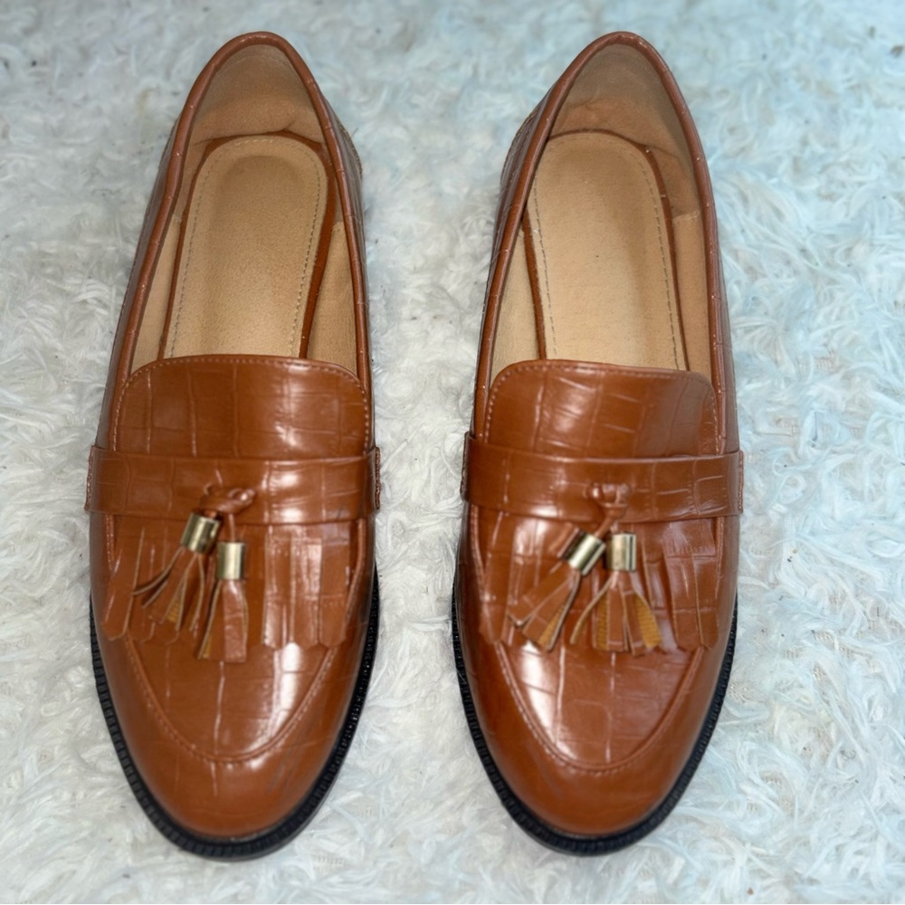 Brown Croc Embossed Tassel Loafers | Classic Preppy Slip-On Flats | Size 8